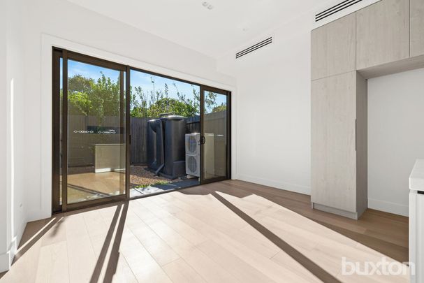BRILLIANTLY BAYSIDE! - Photo 1