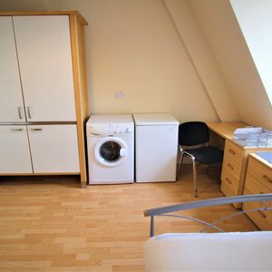 1 Bedroom Studio - Photo 2