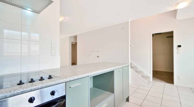 Spacious Three Bedroom in Birkdale - Photo 1