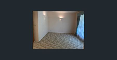 Spacious Family Home in Beautiful Berwick - Photo 2