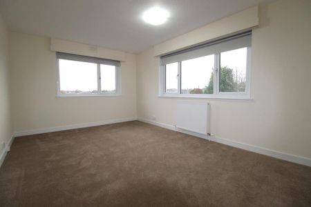 4 bedroom detached house to rent - Photo 3