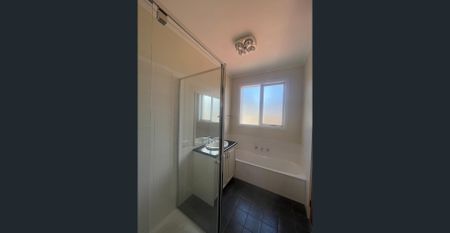 Large Bright Townhouse in the heart of North Melbourne - Photo 5