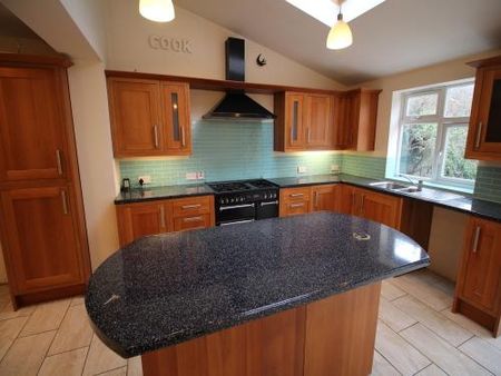 3 bedroom semi-detached house to rent - Photo 4