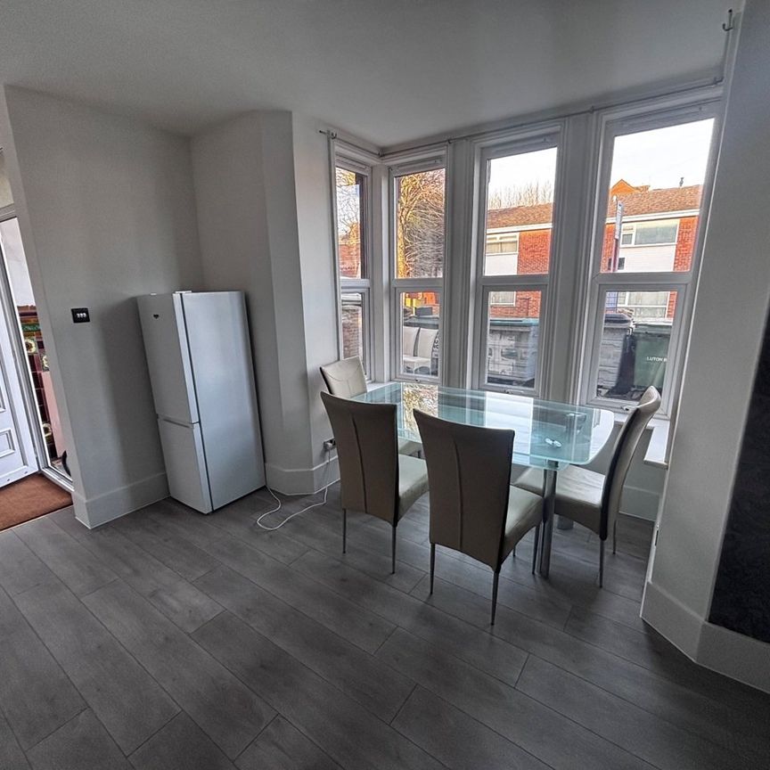 1 Bed Flat, Biscot Road, LU3 - Photo 1