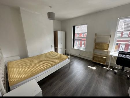 Room in a Shared House, Pembroke Street, M6 - Photo 4