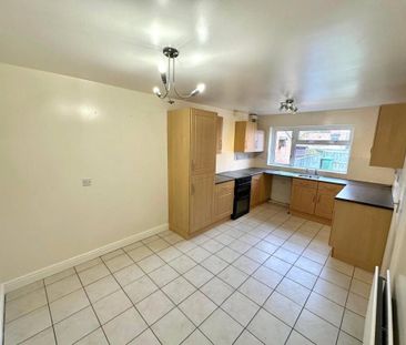 3 bedroom end of terrace house to rent - Photo 5