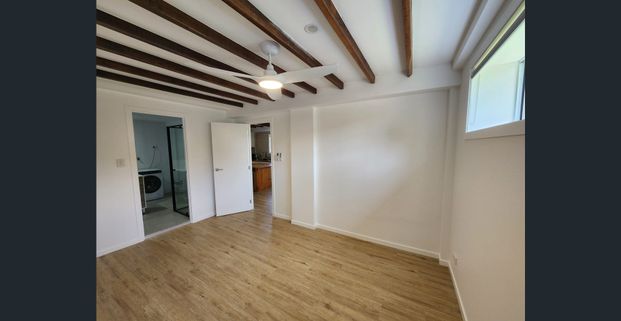 Spacious, Private & Fully Self-Contained Ground-Level Flat - Photo 1