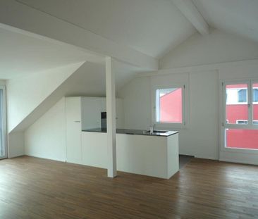 Topmoderne 3.5-Zimmer-Dachwohnung in Niederscherli - Photo 3
