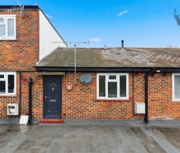 1 Bedroom Flat - Above Shop - Photo 5