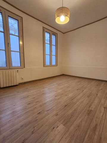 SURESNES - parc du château appartement de 33 m² - 2 pièces - 1 chambre - 1 salle d'eau - Photo 3