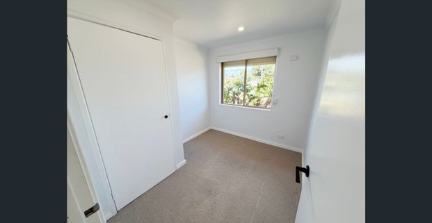 Spacious Family Living in Quiet Cooloongup Location - Photo 1