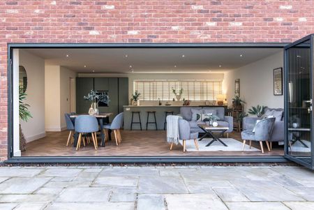 3 bedroom end of terrace house to rent - Photo 4