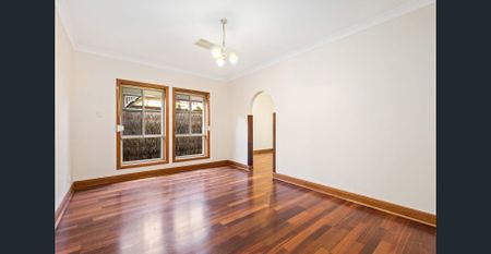 Cottage 2 Bedroom Free-Standing Home - Super Cute - Photo 5