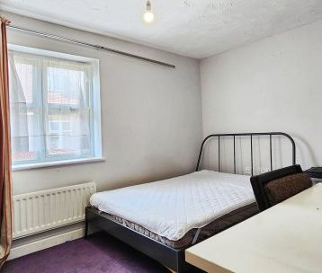 Hatcher Crescent, Colchester - Photo 1