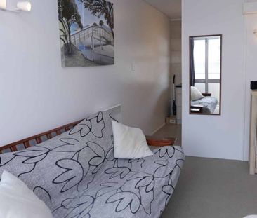 Ground Floor Studio Apartment – Prime Location - Photo 2