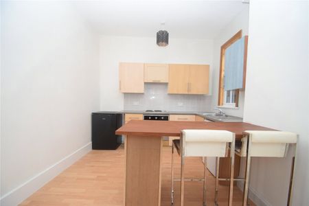 2 bed apartment to rent in Victoria Road, Scarborough, YO11 - Photo 2