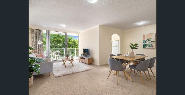 Riverfront views and riverside pool - Photo 1