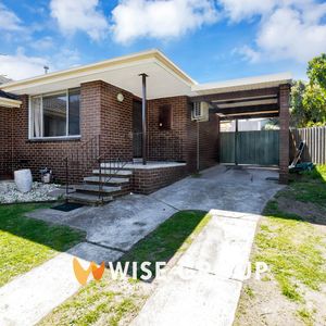 Unit in Dandenong - Photo 2
