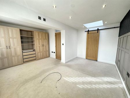 4 bedroom detached house to rent - Photo 4