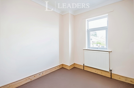 3 bedroom end of terrace house to rent - Photo 2