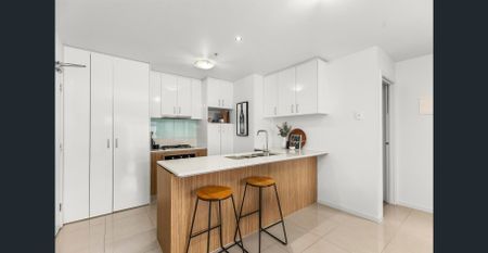 Spacious, and perfectly located! - Photo 5