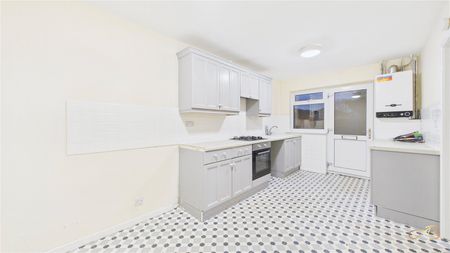 3 Bedroom Semi-detached - Photo 5