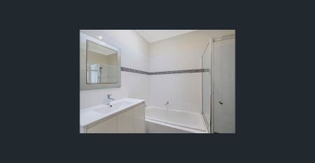 Five Bedroom Family Home in a Quiet Cul-de-sac - Photo 3