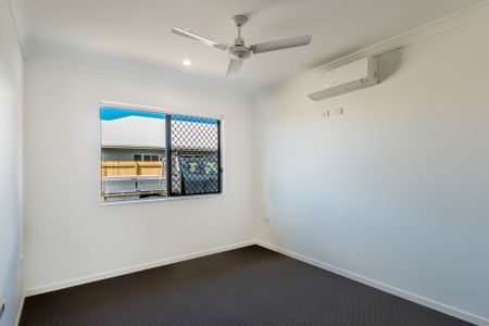 CONTEMPORARY DUPLEX IN CONVENIENT LOCATION - Photo 4