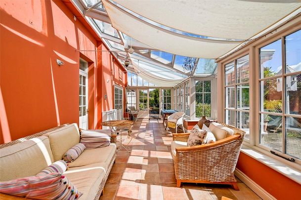 5 bedroom detached house to rent - Photo 1