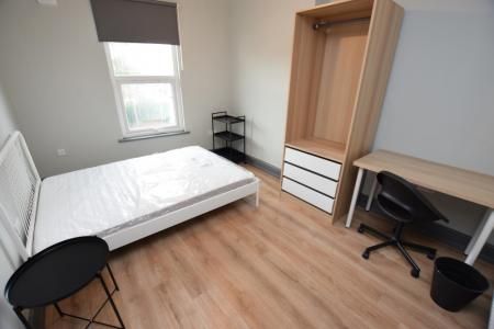 Victoria Promenade, Northampton, NN1 - Photo 3