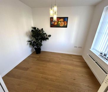 4 bedroom detached house to rent - Photo 2