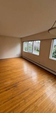 Spacious 2 Bedroom Condo close minutes to downtown - Photo 1