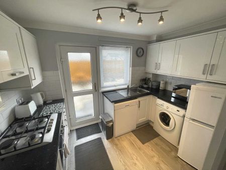 Price £800 pcm - Available Now - Furnished - Photo 3