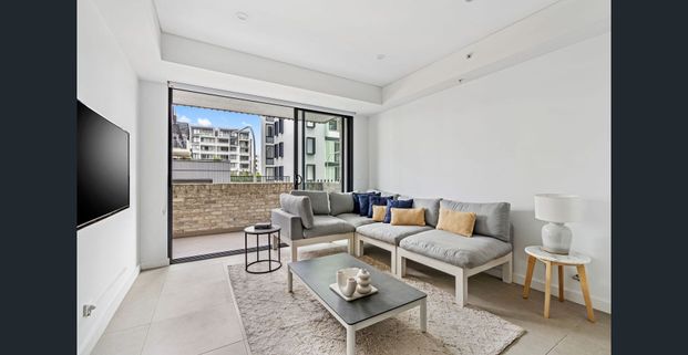 Rosebery 1 BR Apt Fully Furnished, Parking, WIFI, Utilities (all incl), Short term Lease Avail - Photo 1