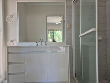 FRESHLY RENOVATED FAMILY FRIENDLY THREE BEDROOM HOME IN SORT AFTER AREA OF ROBINA - Photo 5