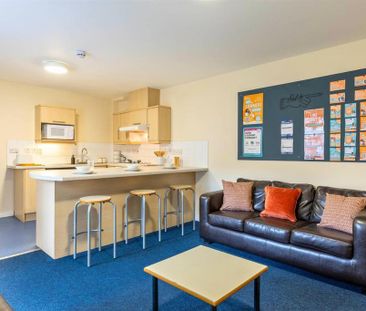 1 bedroom in a flat share to rent - Photo 5