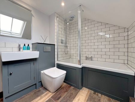Winchester Street, Farnborough, Hampshire, GU14 - Photo 2