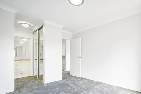 Stunning Two Bedroom Apartment! - Photo 2