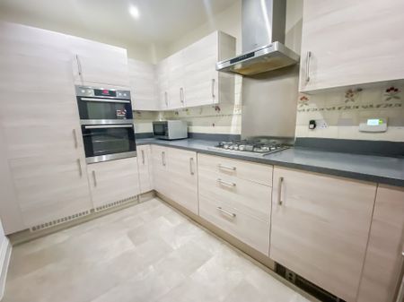3 bed terraced house to rent in Denton Way, Langley, SL3 - Photo 5