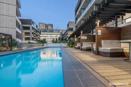 Luxurious Sunny North-Facing Apartment - Photo 2