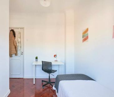 Rooms for rent in 7-bedroom apartment in Almirante Reis, Lisbon - Foto 6