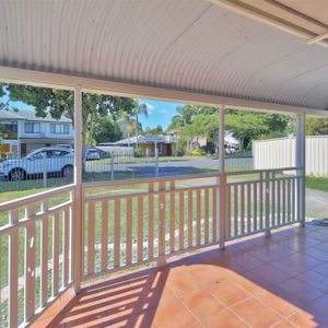 Charming Rental Opportunity in Hillcrest: Spacious House Available for Lease! - Photo 2