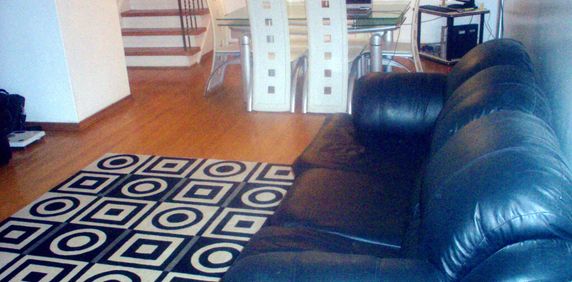 Beautiful bright lrge 3bdrm MAIN FLOOR of house - Photo 2