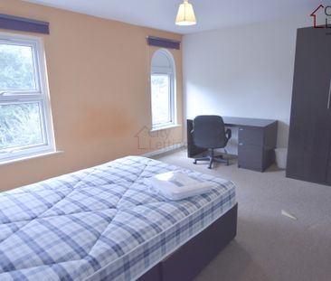 4 Bedroom End Terraced House - Photo 3