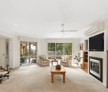 $660/w 3-2-2 Back Home with Own Driveway in Premium Location - Photo 1