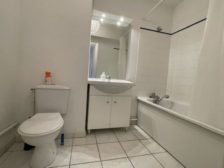 T1 BIS EN RESIDENCE SECURISEE AVEC PARKING AERIEN - Photo 5