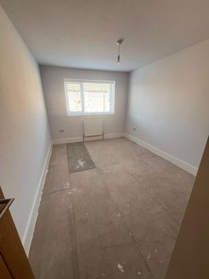 4 bedroom semi-detached house to rent - Photo 1