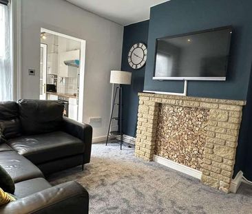 Modern Bedroom Bathroom House, LN5 - Photo 5