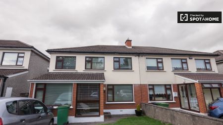 Ample room in shared apartment in Knocklyon, Dublin - Photo 2