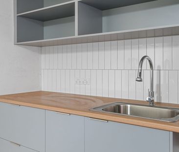 PRIVATE, RENOVATED & CONVENIENTLY LOCATED! - Photo 6